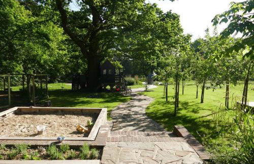 The Stables - 2 bed with large garden and hot tub. - Foto 54