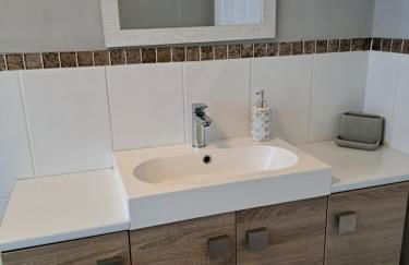 Llandudno apartment, quirky pub with tropical beer garden - Foto 22