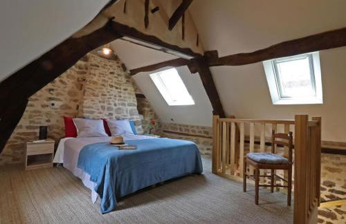 Maison historique du 15ème siècle avec jardin à La Carneille - FR-1-497-135 - Foto 5