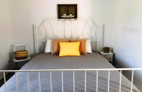 Salty Kisses and Sandy Toes, Seafront Syrmata Houses Authentic Milos Stay - Foto 2