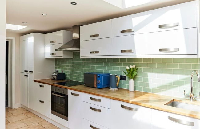 The Elmbridge Getaway - Glamorous 2bdr With Garden - Foto 7