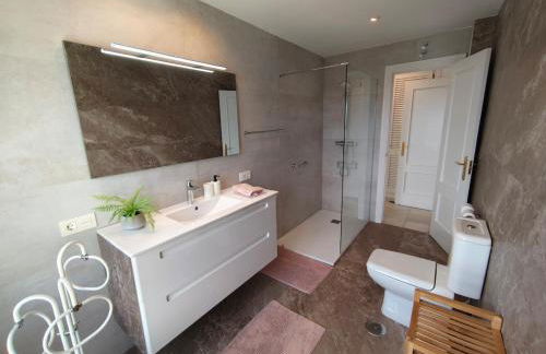 Spectacular 3 bedrooms Sea Views apartment - Photo 32