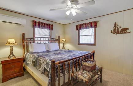 Hot Tub + Sauna + Deck + Firepit + Beach Access + Near Dining Grateful Escape by Avantstay - Foto 50