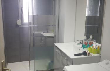 Appartement calme 3 chambres avec lit double Wifi - Parking facile - Foto 3