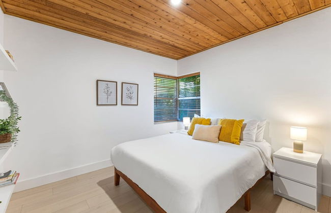 Welcoming Airbnb Walkig Distance to Las Olas Blvd - Photo 1