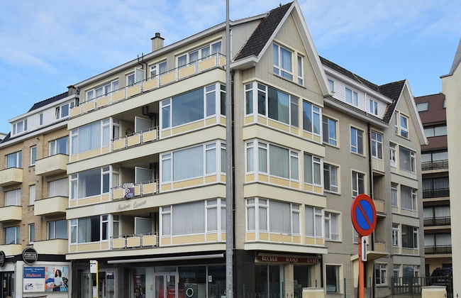 Sunny Escape by the Shore - Photo 1