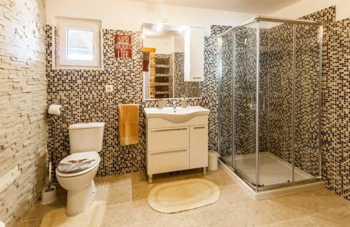 Industrial style studio house Eni, with Parking, BBQ, AC in Marčana, Ferienwohnung - Foto 10