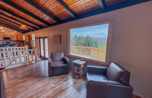 The Lodge at Hocking Hills - 2 Hot Tubs - 6 acres - Lake access - Photo 9