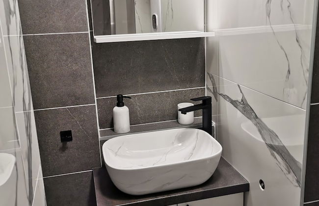 M & J Central Suites - Photo 71