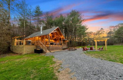 Family fun, romantic Hot Tub, Firepit, King Bed 15 min from Blue Ridge & Ellijay - Foto 9