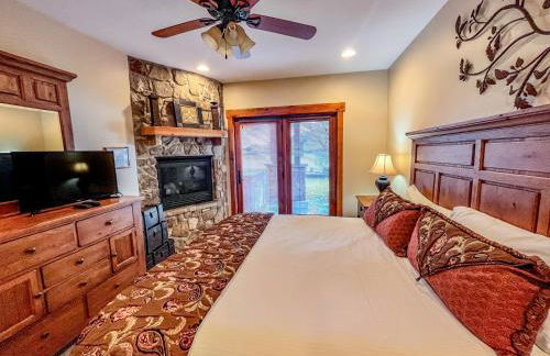 Lakefront home with fire pit and dock Near Wisp Resort - Foto 30