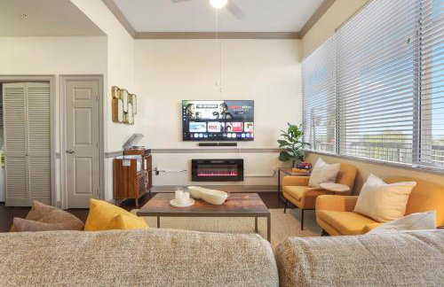 Luxury 1BR Resort Stay with WiFi, Pool, and Desk near Med Center and NRG - Foto 7