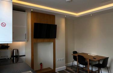 The Lily Aparts - Photo 9