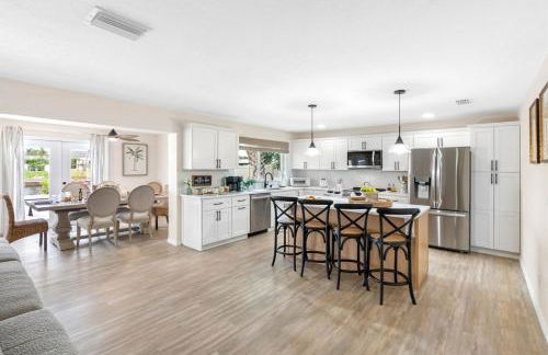 Brand New Saltwater Pool! - Waterfront Canal - Luxury Home - Foto 20