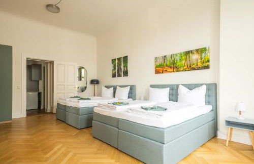 KAISER 02 by ROCKCHAIR Apartments l SUPERHOST Status l 3 Bedrooms Boxspringbeds 2 Bathrooms l Cozy Family & Business Flair 155 sqm 3 Balcony 2nd Floor Elevator up to 10 guests welcomes you! - Foto 70