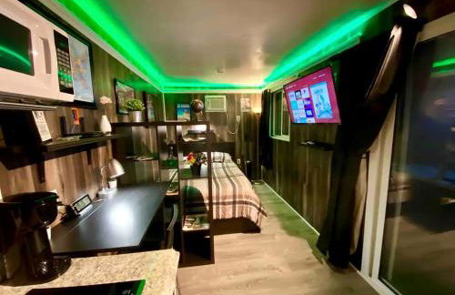 Fully Refurbished Container in Devore Heights, California, for Glamping Trips on Route 66 - Foto 14