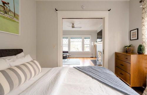 Stay Portland - Portland Classic - Parks, Eateries & Local Shops - Photo 6