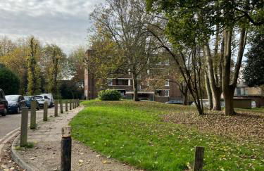 Cosy 5 Bed Apartment in Highgate - Photo 17