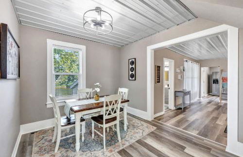 Lazy River Villa - Hottub! Fenced Yard! Fire Pit! - Foto 52