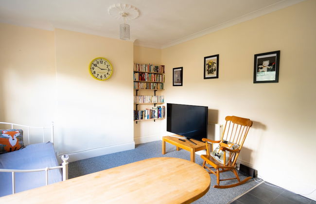 Windsor Apartment with Parking - Foto 3