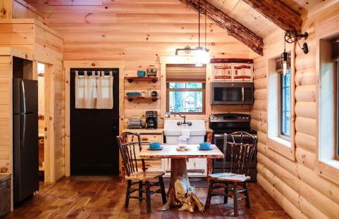 Cricket Hill Treehouse B by Amish Country Lodging - Foto 4