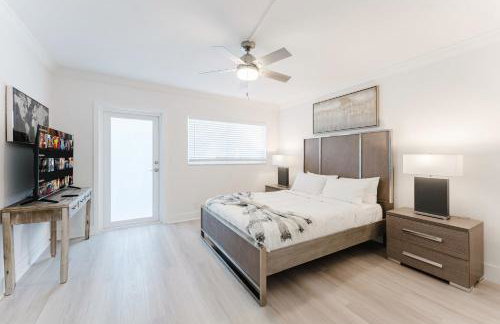 Waterfront Retreat Views, Pool, Hot Tub, Gym Walk to Beach & Boca Resort! - Photo 24