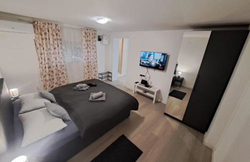 Apartments Orlić - Self check-in with code, WI-FI, Netflix, smart TV, garden, terrace - Photo 34