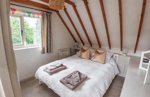 Dreamy Suffolk Country Cottage Escape - Photo 11