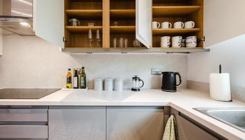 Bright 4BR Home with Garden with Free Parking and Sleeps up to 9 - Foto 4