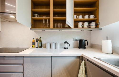 Bright 4BR Home with Garden with Free Parking and Sleeps up to 9 - Foto 4