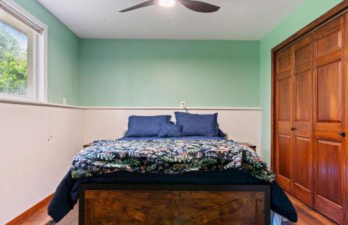 Large Home with lake views and space to entertain friends - Foto 21