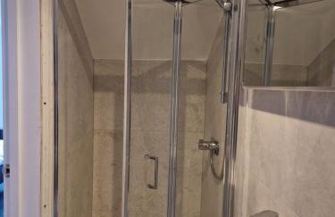 Luxury London Oasis - Photo 11