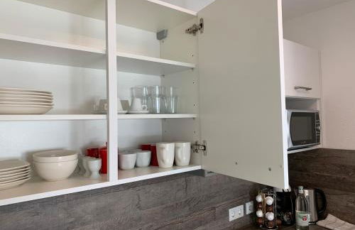 Top Modernes 1-Zimmer-Apartment mit Küche, Parkplatz, kostenfreiem WLAN und Netflix - Foto 17