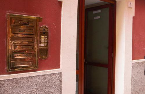 Right House - Characteristic Marina District - Photo 14