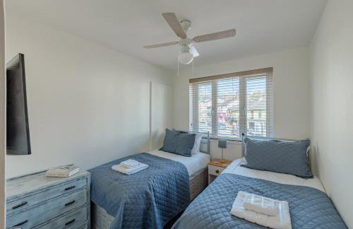 Luxury 2 Bed Room Lake View Apt Bowness Parking - Photo 14