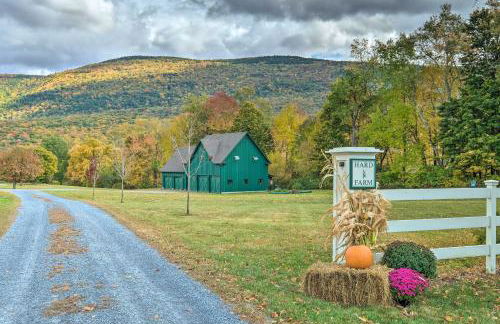 Luxe Green Barn Near Skiing with Mt Equinox Views! - Foto 28