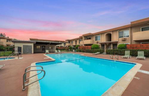 Entire Private Home with 2 Bedrooms 1 Bathroom, King Bed, Pool, Hot Tub, 2 Parking in Mira Mesa Available Now - Photo 31