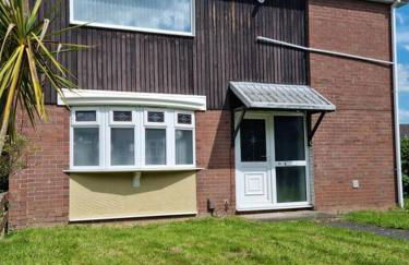 5 bedroom house - Cheshire Oaks - Photo 6