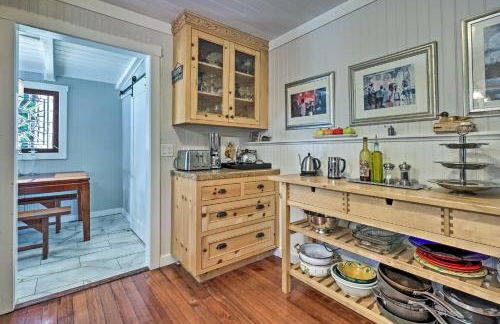 Redwoods Cabin with Hot Tub Walk to Russian River! - Foto 13