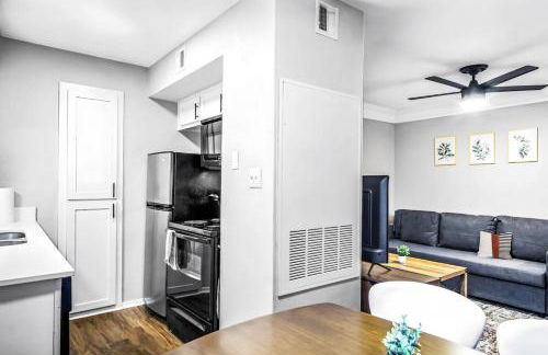 Modern 1BR Retreat Pool 10 Minutes to Austin - Photo 11