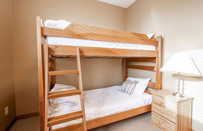 Trapper's Lodge 4 Bd W/great View, Private Hot Tub - Photo 3