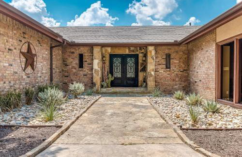 DFW Large Vacation Retreat with Private Pool and Hot Tub - Foto 13