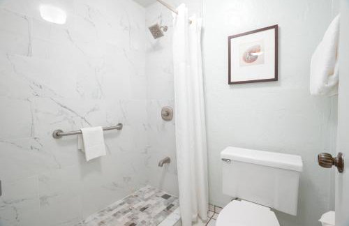 One-Bedroom Apartment - Photo 13