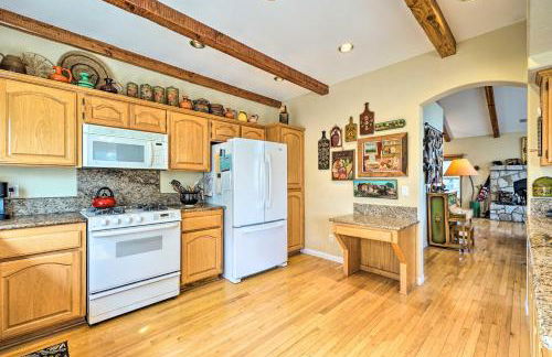 Wraparound Deck Woodland Cabin in Lake Arrowhead - Foto 12