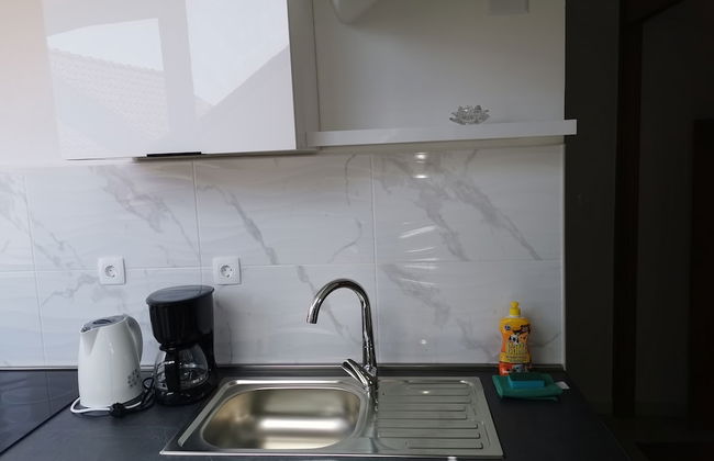 M & J Central Suites - Photo 40