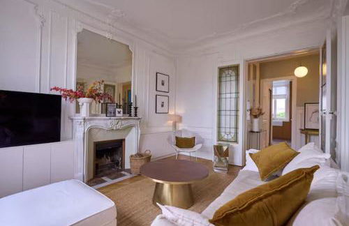 Grand appartement Haussmannien à 12 min de Paris - chic spacious classic Parisian apartment - Foto 1