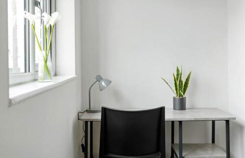 Lovely 2 Bedroom House - Free Parking - Accommodation near QMC Hospital & University of Nottingham - Suitable for Short Stays & Long Stays - Photo 16