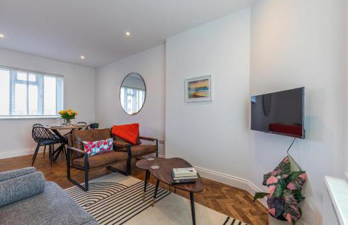 Spacious 2-Bed Flat with Panoramic Views - Foto 16