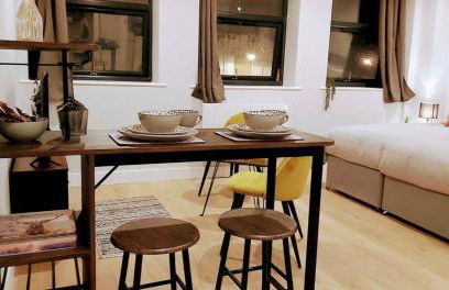 Market Haven Kingsize Studios Town Centre with Netflix, Business & Leisure travellers, multiple units available - Photo 33