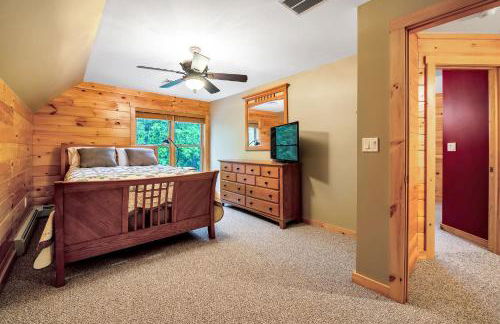 Massive Log Chalet with Hot Tub - Foto 31